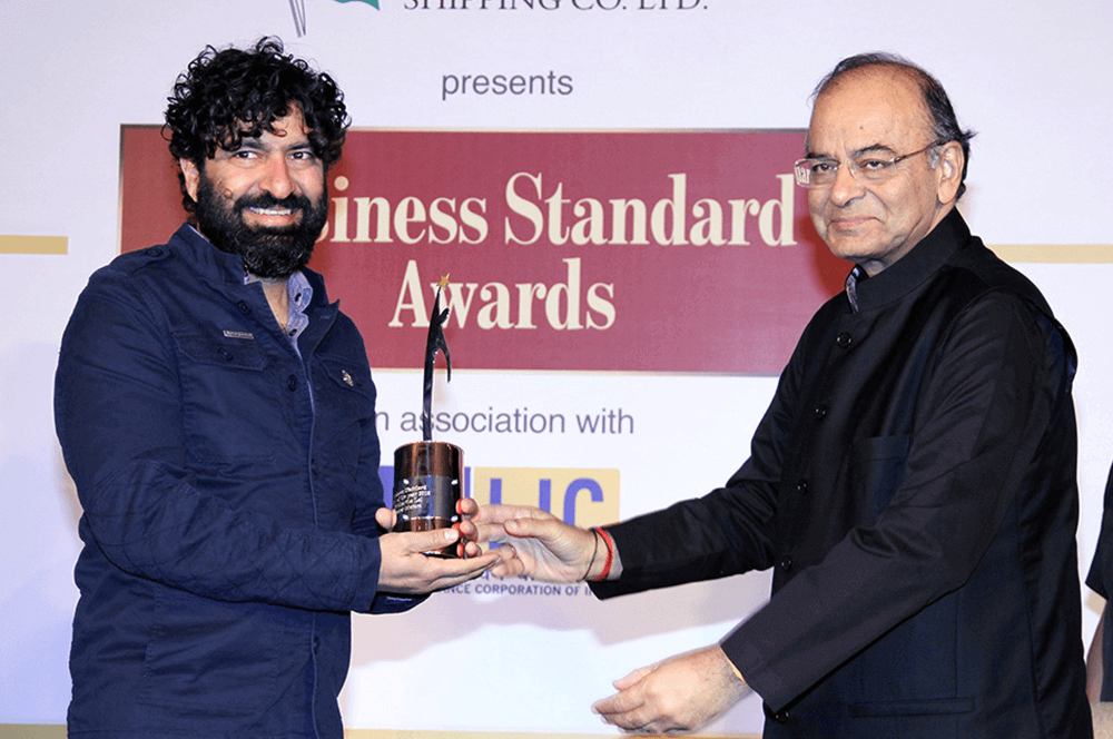 Eicher Motors MD and CEO Siddhartha Lal and Finance Minister Arun Jaitley at the Business Standard Annual Awards in Mumbai